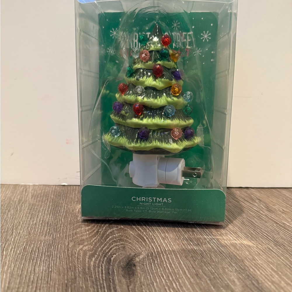 Retro Ceramic Christmas Tree Night Light- NWT - Picture 1 of 3
